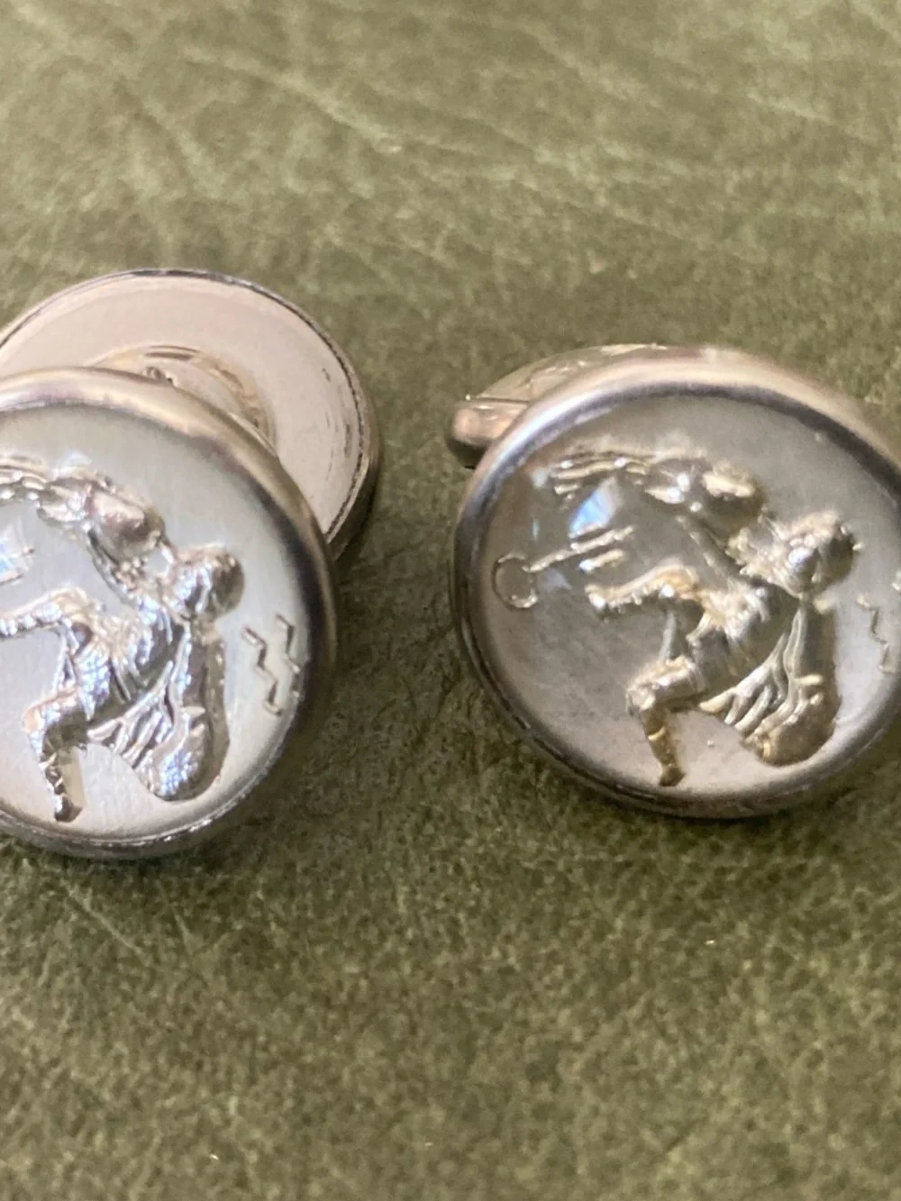 Vintage Aquarius Essex Glass Cufflinks Silver Tone Chain Back Zodiac